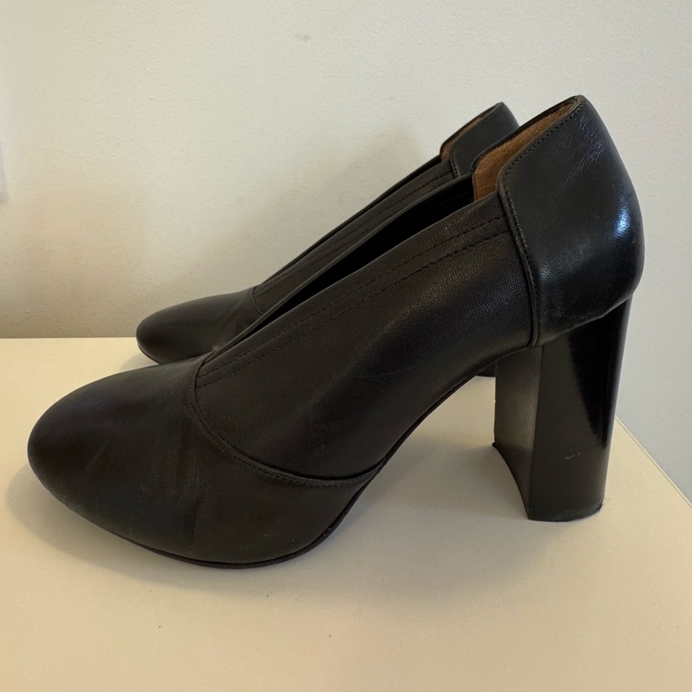 Aquatalia Black Heels size 7.5